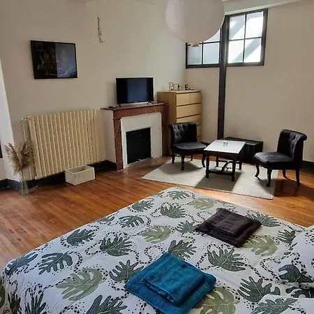 Spacieuse Maison De - Quartier Calme - 10 Personnes