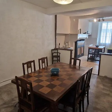 Spacieuse Maison De - Quartier Calme - 10 Personnes